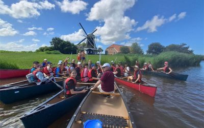 Kanu-Aktivität während der Neuharlingersiel-Fahrt des Wittekind-Gymnasiums