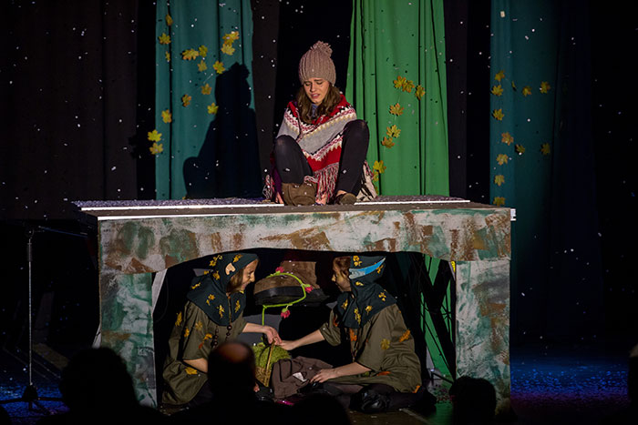 Schülerinnen und Schüler des Wittekind-Gymnasiums bei einer Theateraufführung